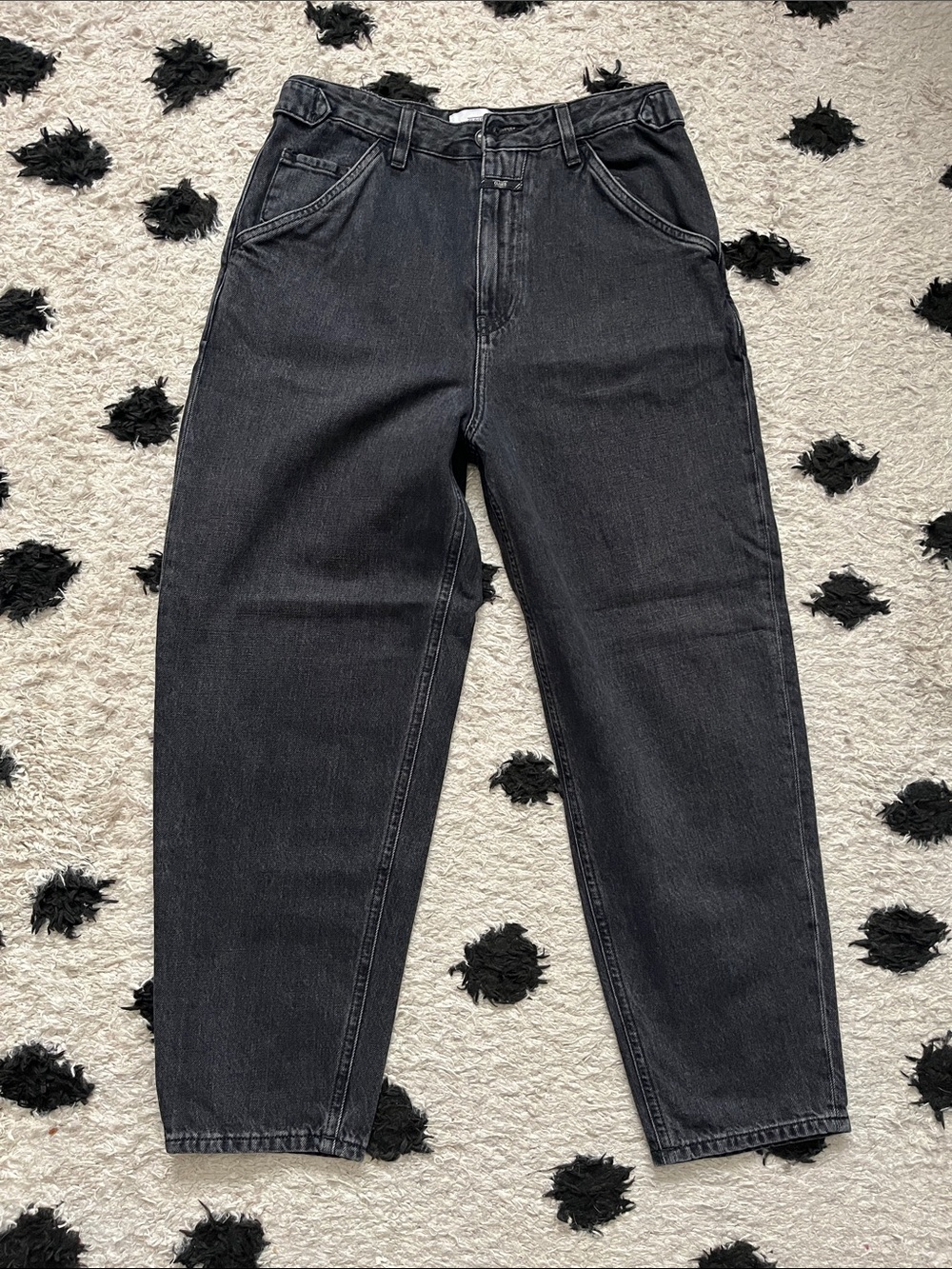 Closed JEANS SIZE 26 Barrel style Black Washed Denim Jeans